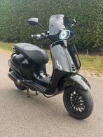 Vespa Sprint 2021! Black x goud Carbon! Akrapovic! Brom, Fietsen en Brommers, Scooters | Vespa, Ophalen, Vespa S, Zo goed als nieuw