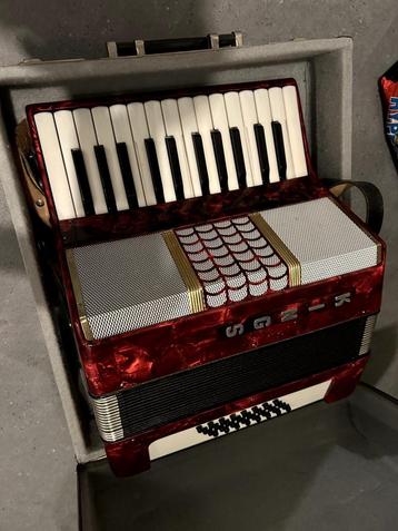 Kings II Accordeon met koffer beschikbaar voor biedingen