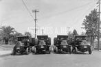 Edison Mack Bulldogs lined up on Hill Street photo foto, Verzenden, Nieuw, Auto's