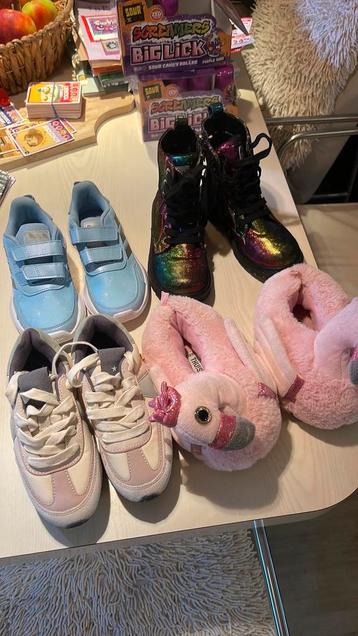 Meisje schoenen en pantoffel maat 29-30 beschikbaar voor biedingen