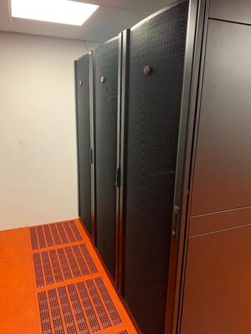 Mooie APC server racks