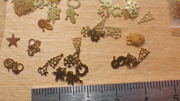 Poppenhuis: Gouden Kerst Decoratie, Verzamelen, Poppenhuizen en Toebehoren, Nieuw, Poppenhuis, Ophalen of Verzenden