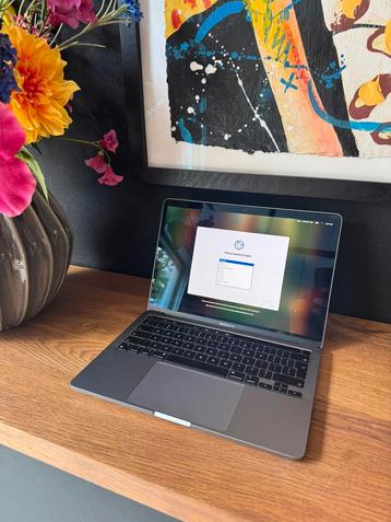 Macbook Pro 13" 2022 | M2 | 8 GB RAM | 256 GB SSD | BTW beschikbaar voor biedingen