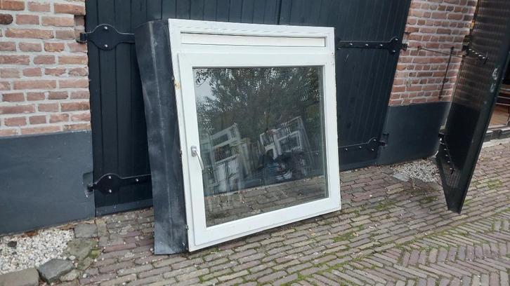 Kunststof kozijn 123 cm breed 135 cm hoog draaikiep, Doe-het-zelf en Verbouw, Kozijnen en Schuifpuien, Gebruikt, Raamkozijn, Kunststof