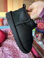 Super mooie zwarte Ugg Mini maat 38 nu voor 95€, Kleding | Dames, Schoenen, UGG, Zwart, Lage of Enkellaarzen, Ophalen of Verzenden