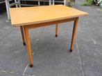 Oud school tafeltje retro vintage, Kinderen en Baby's, Kinderkamer | Tafels en Stoelen, Ophalen, Gebruikt