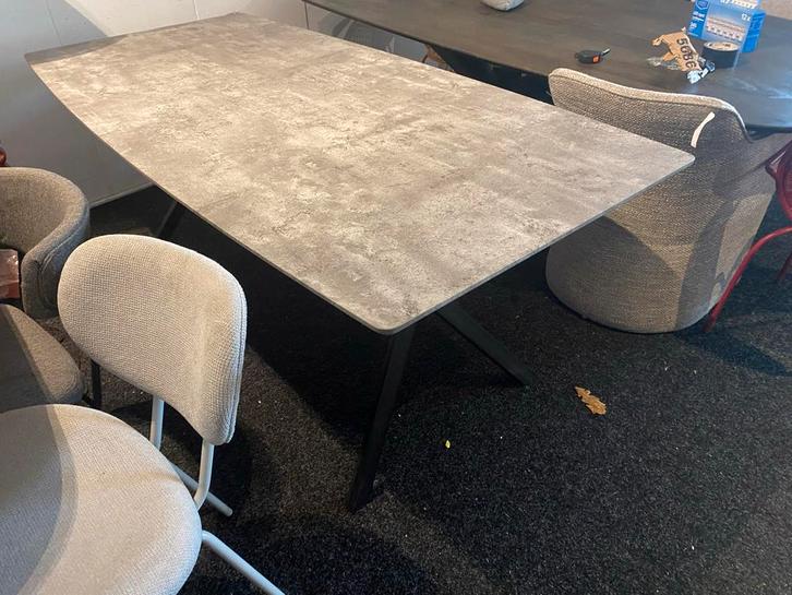 Betonlook tafel 190x90 b keuze (aan 1 kant beschadiging), Huis en Inrichting, Tafels | Eettafels, Nieuw, 50 tot 100 cm, 150 tot 200 cm