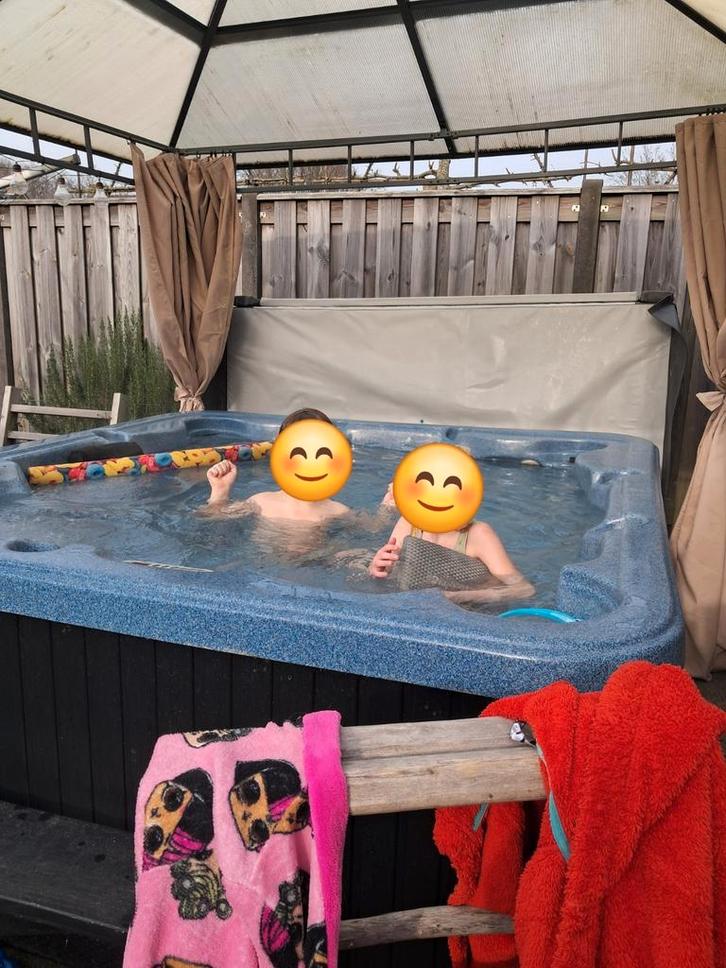 Dimension One jacuzzi spa 6 persoons, Tuin en Terras, Bubbelbaden en Hottubs, Gebruikt, Vast, Afdekzeil, Filter, Pomp, Trap, Ophalen