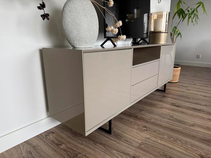 Goossens dressoir, Huis en Inrichting, Kasten | Dressoirs, Zo goed als nieuw, 200 cm of meer, 25 tot 50 cm, Ophalen of Verzenden