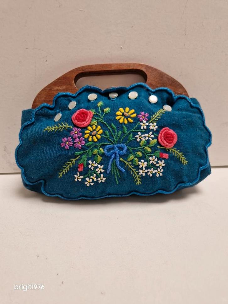 Blauwe geborduurde clutch. Boho-chic., Sieraden, Tassen en Uiterlijk, Tassen | Damestassen, Gebruikt, Avondtasje, Blauw, Ophalen of Verzenden