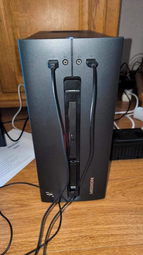 Medion akonya amd 5, Computers en Software, Desktop Pc's, Gebruikt, 3 tot 4 Ghz, SSD, 8 GB, Ophalen of Verzenden