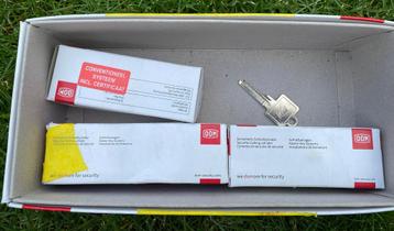 3 cilinders gelijksleutend (in originele verpakking) beschikbaar voor biedingen