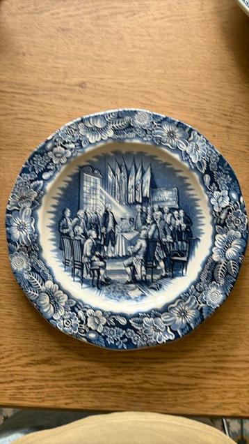Wedgwood bord 28,5 cm beschikbaar voor biedingen