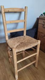 Landelijke houten stoel met rieten zitting, Huis en Inrichting, Stoelen, Ophalen, Riet of Rotan, Overige kleuren, Boerderij