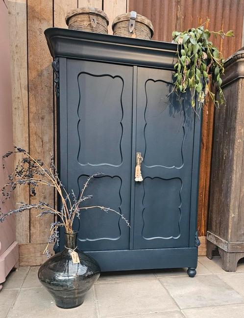 Te koop: Biedermeier Kast – Kleur Bruish Black – Stoer, Kla, Huis en Inrichting, Kasten | Overige, Zo goed als nieuw, Ophalen of Verzenden