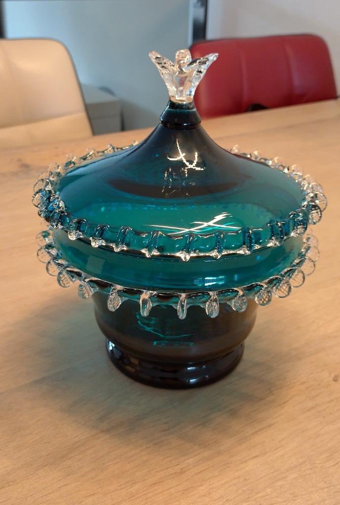 Hand geblazen tweekleurige glazen schaal met deksel, Antiek en Kunst, Antiek | Glas en Kristal, Ophalen of Verzenden