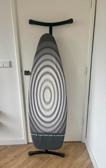 Brabantia Strijkplank met hittebestendige parkeerplaats beschikbaar voor biedingen