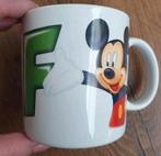 Mok Mickey Mouse letter F, Verzamelen, Disney, Ophalen of Verzenden, Mickey Mouse, Zo goed als nieuw, Servies