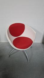 Moderne rode stoel, Huis en Inrichting, Stof, Gebruikt, Ophalen of Verzenden, Rood