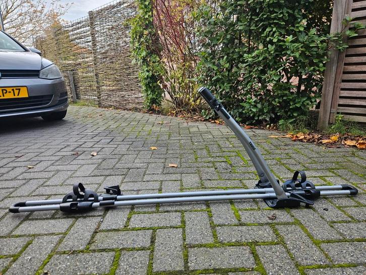 2x Thule Freeride 532 fietsendragers -  Voor op Dakdrager, Auto diversen, Fietsendragers, Gebruikt, Dakdrager, 1 fiets, Brede banden