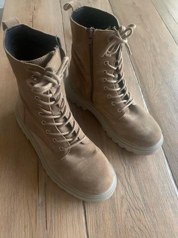 Stoere Suède Veterboots Maat 39 ZGAN beschikbaar voor biedingen
