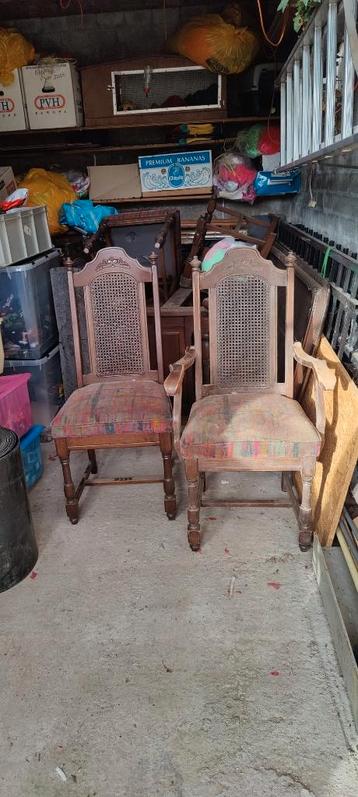 Gratis af te halen - Antieke stoelen en tafel