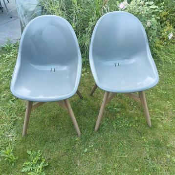 Twee grijze Ikea stoelen 