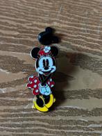 Disney pin Classic Minnie Mouse shy hands folded pose, Ophalen of Verzenden, Mickey Mouse, Zo goed als nieuw, Beeldje of Figuurtje