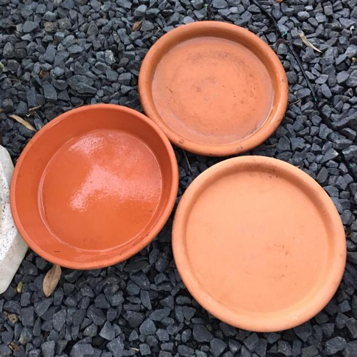 Oude Terracotta onderzetters schallen onder bloempot overige, Tuin en Terras, Bloempotten, Zo goed als nieuw, Terracotta, Binnen