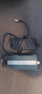Giant Twist accu (defect) + oplader, Fietsen en Brommers, Fietsaccessoires | Fietsaccu's, Ophalen, Gebruikt