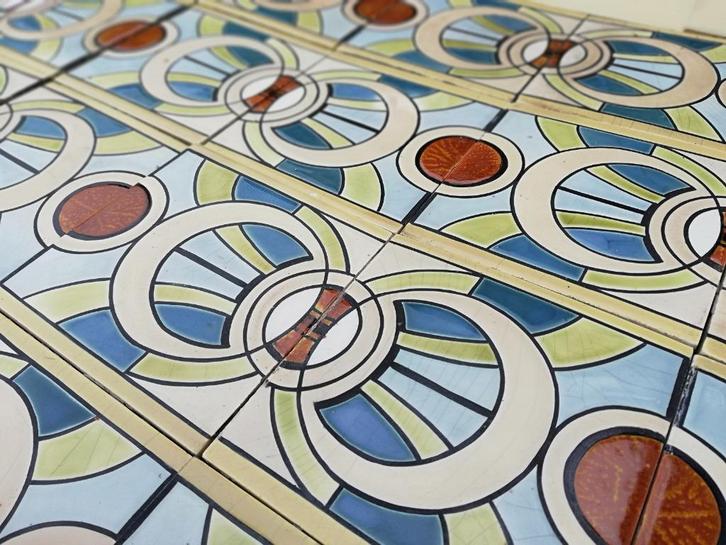 13+1 unieke art deco randtegels Maison Helman Bruxelles, Antiek en Kunst, Antiek | Wandborden en Tegels, Ophalen
