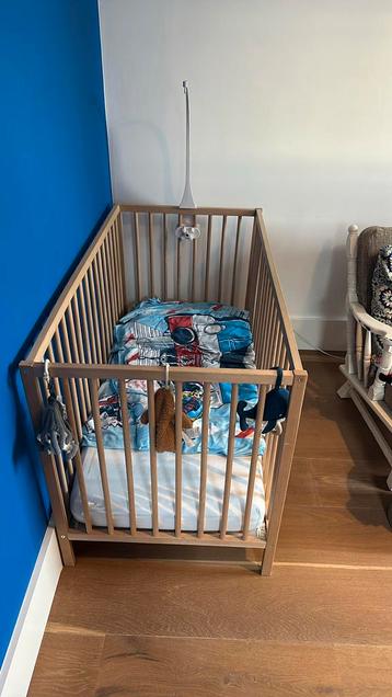 Gratis af te halen ikea ledikant met babyattributen beschikbaar voor biedingen