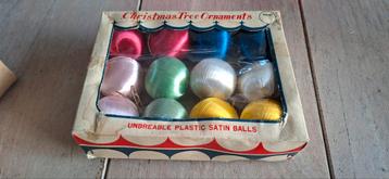 Oud vintage doosje ,12 Zijdedraad kerstballen ,onbreekbare  beschikbaar voor biedingen