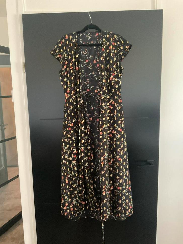 Zomerse wikkeljurk met goud accent/maat l, Kleding | Dames, Jurken, Zo goed als nieuw, Blauw, Onder de knie, Ophalen of Verzenden