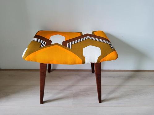 Vintage retro voetenbankje kruk, Huis en Inrichting, Banken | Voetenbanken en Poefen, Zo goed als nieuw, Minder dan 50 cm, 50 tot 75 cm