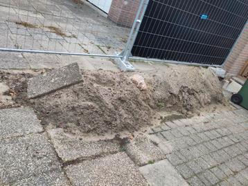 Zwarte grond / zwart zand wortelvrij beschikbaar voor biedingen