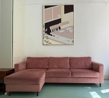 Roze bank met chaises longues  beschikbaar voor biedingen