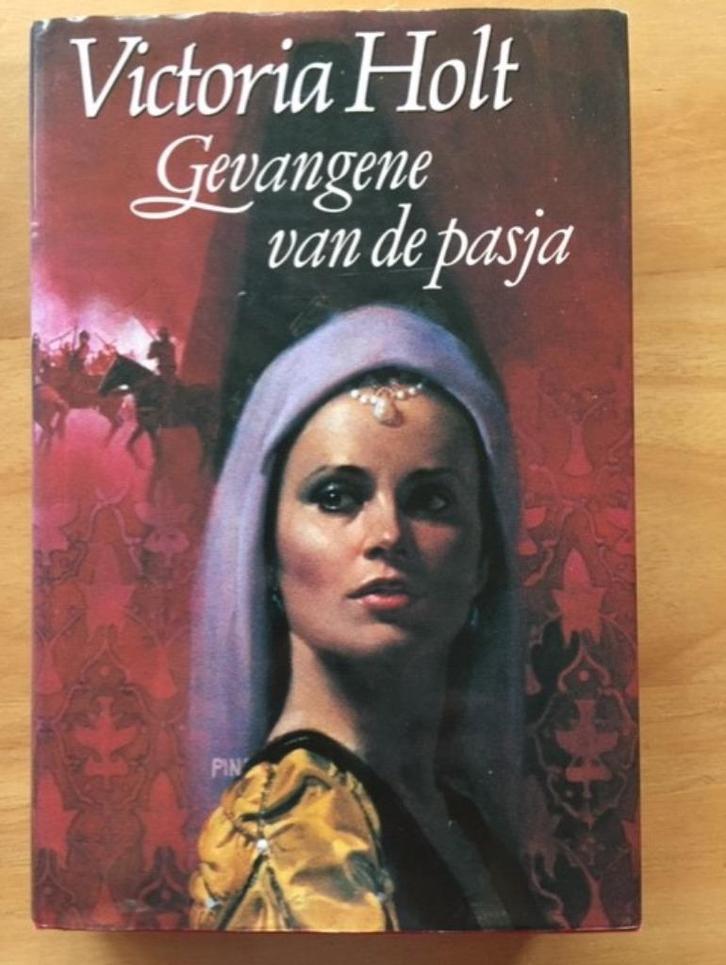 Gevangene van de pasja - Victoria Holt, Boeken, Romans, Zo goed als nieuw, Ophalen of Verzenden