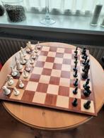 Schaakbord met schaakstukken, Hobby en Vrije tijd, Gezelschapsspellen | Bordspellen, Ophalen of Verzenden, Zo goed als nieuw