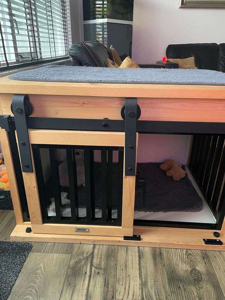 Houten bench met ijzeren hek, Dieren en Toebehoren, Hondenbenches, Zo goed als nieuw, Ophalen