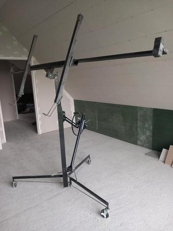 Gipsplatenlift beschikbaar voor biedingen