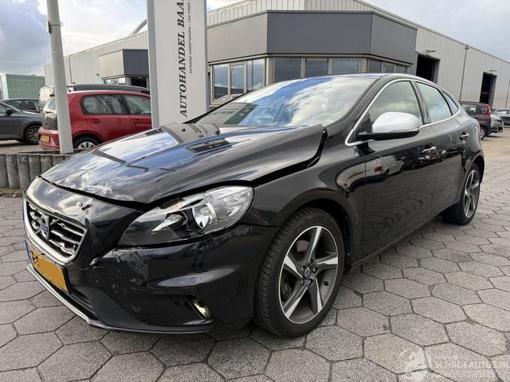 Volvo V40 1.6 T3 R-Design (bj 2014), Auto diversen, Schadeauto's, Volvo, Handgeschakeld, Benzine, MPV, Zwart