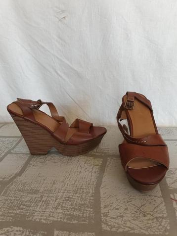 Gave bruine sandalen met sleehak . mt 37. merk Graceland beschikbaar voor biedingen
