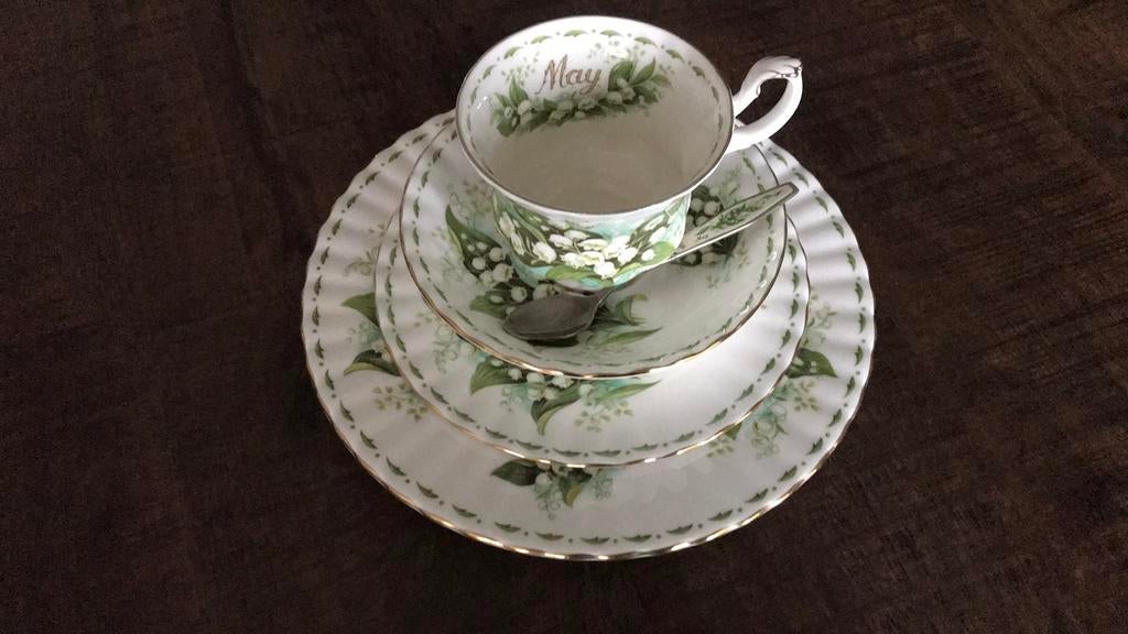 Royal albert flower of the month May, Ophalen of Verzenden, Zo goed als nieuw, Porselein, Kop en/of schotel