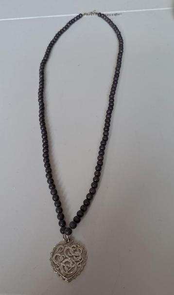 Splinternieuwe Ketting met hart . beschikbaar voor biedingen