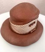 Vintage donkerbruine hoed met beige rand , 56 of 57 cm (M, 7 of 7⅛ inch), Hoed, Nieuw, Ophalen of Verzenden