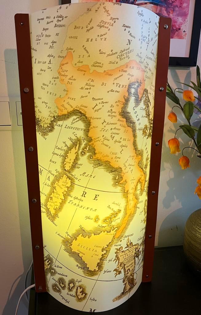 Mooie unieke design lamp voor de Italië liefhebber | Slamp, Huis en Inrichting, Lampen | Tafellampen, Gebruikt, 50 tot 75 cm, Ophalen of Verzenden