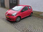 Toyota Aygo 1.0 12V Vvt-i 3DRS MMT 2007 Rood, Auto's, Toyota, Voorwielaandrijving, Stof, 4 stoelen, 68 pk