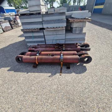 Hydrauliek.  Hydraulische cilinder beschikbaar voor biedingen