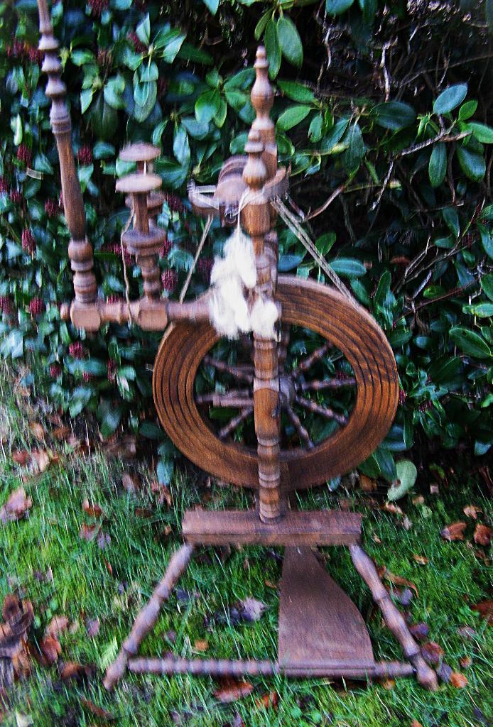 goedwerkend spinnewiel spinnen schapenwol wol, Hobby en Vrije tijd, Spinnewielen en Spinnen, Gebruikt, Spinnewiel, Ophalen